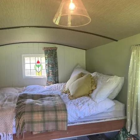 Shepherds Hut, Centre, Glamping Hidden Meadow * 피커링