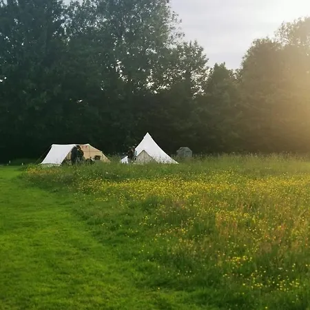 캠프장 Shepherds Hut, Centre, Glamping Hidden Meadow 피커링