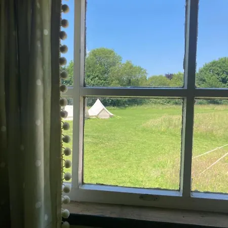 캠프장 Shepherds Hut, Centre, Glamping Hidden Meadow 피커링