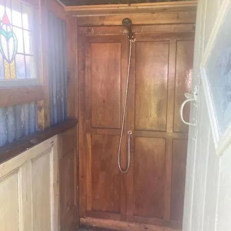Shepherds Hut, Centre, Glamping Hidden Meadow 캠프장