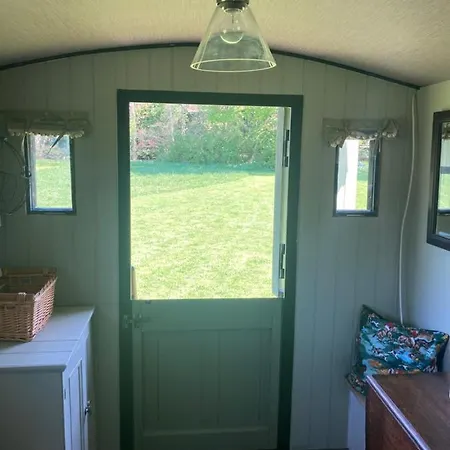 مكان تخييم Shepherds Hut, Centre, Glamping Hidden Meadow *