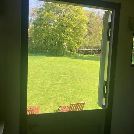 Shepherds Hut, Centre, Glamping Hidden Meadow مكان تخييم *