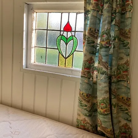 مكان تخييم Shepherds Hut, Centre, Glamping Hidden Meadow *