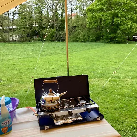 Shepherds Hut, Centre, Glamping Hidden Meadow * بيكرينغ