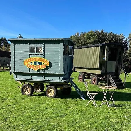 مكان تخييم Shepherds Hut, Centre, Glamping Hidden Meadow