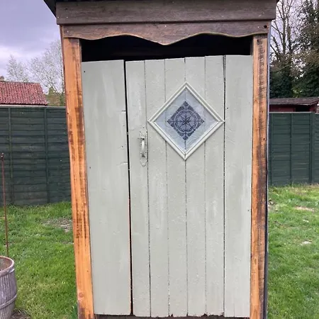 Shepherds Hut, Centre, Glamping Hidden Meadow *