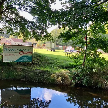 مكان تخييم Shepherds Hut, Centre, Glamping Hidden Meadow *