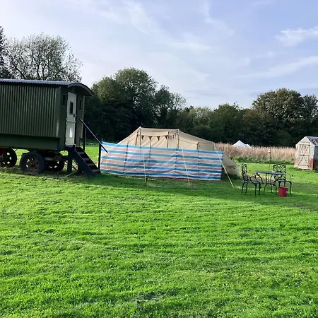Shepherds Hut, Centre, Glamping Hidden Meadow * بيكرينغ